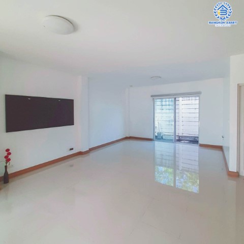 ทาวน์เฮ้าส์มือสองนนทุบุรี ม.เดอะทรัสต์ทาวน์ ราชพฤกษ์-รัตนาธิเบศร์ #หลังมุม เนื้อที่มากถึง 24.7 ตร.ว. ฟังก์ชัน 3 ห้องนอน 2 ห้องน้ำ 2 ที่จอดรถ สภาพดี ทำเลติดถนนราชพฤกษ์ ใกล้เซ็นทรัลเวสต์เกต และรถไฟฟ้าสายสีม่วง "สถานีบางรักน้อยท่าอิฐ" จองเลย!